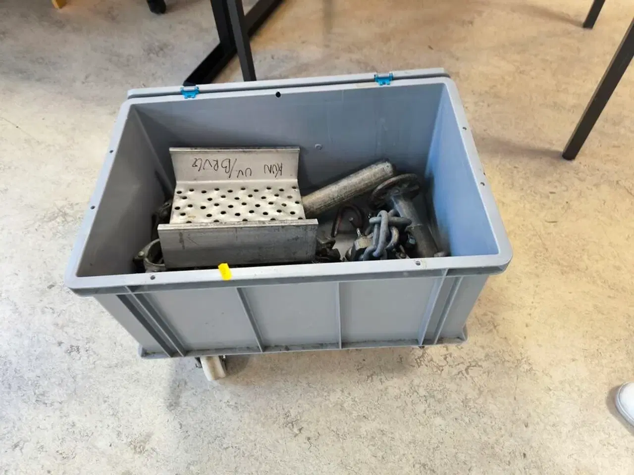 Billede 2 - Kasse m. div.