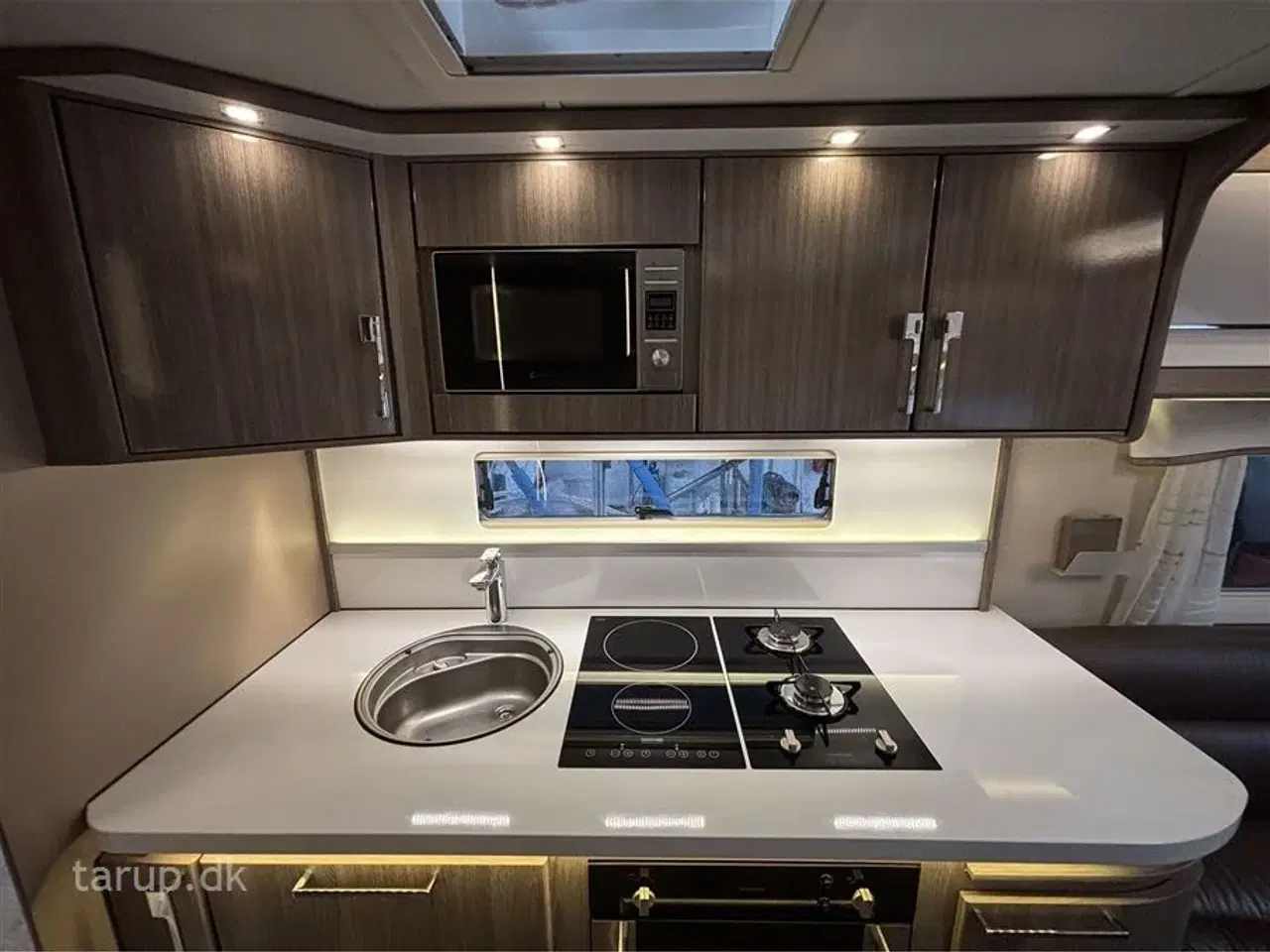 Billede 15 - 2017 - Kabe Imperial 740 TDL-U   Isabella Commodore North inkl CarbonX stel, Thule fast monteret markise, Truma mover x4 motor, Dometic Aircon, Centralstøvsuger, Alde Centralvarme