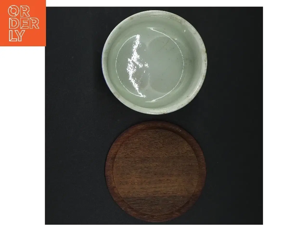 Billede 5 - Keramik Margarine Beholder med Trælåg (str. H 9 cm. ø. 11,5 cm)