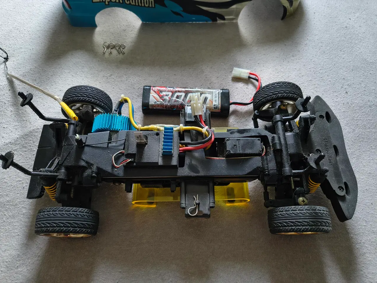 Billede 4 - Jeg sælger den her 15 år gammel RC Drift bil