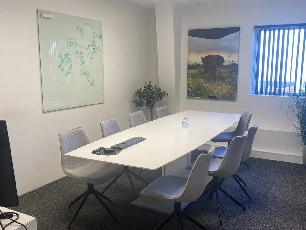 Billede 9 - 900 m2 Lagerlokale sam 200 m2 kontor.til leje på Solvangsvej 9. Midt- og Vestsjælland.