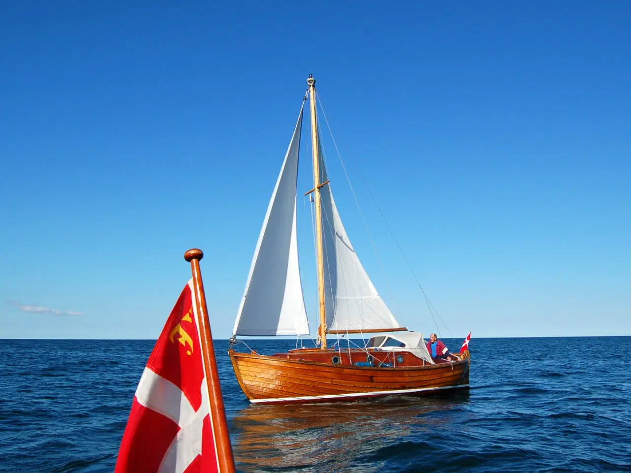 Billede 1 - Flot motorsejler sælges.