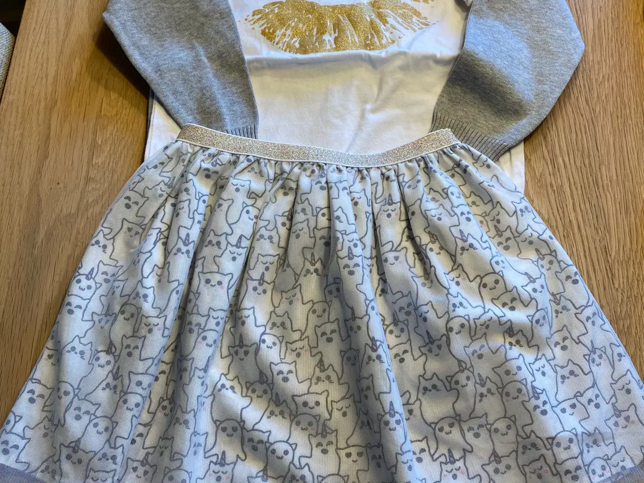 Billede 4 - Pigetøj str. 116 trøjer, tshirt, mm pris pr. Del 
