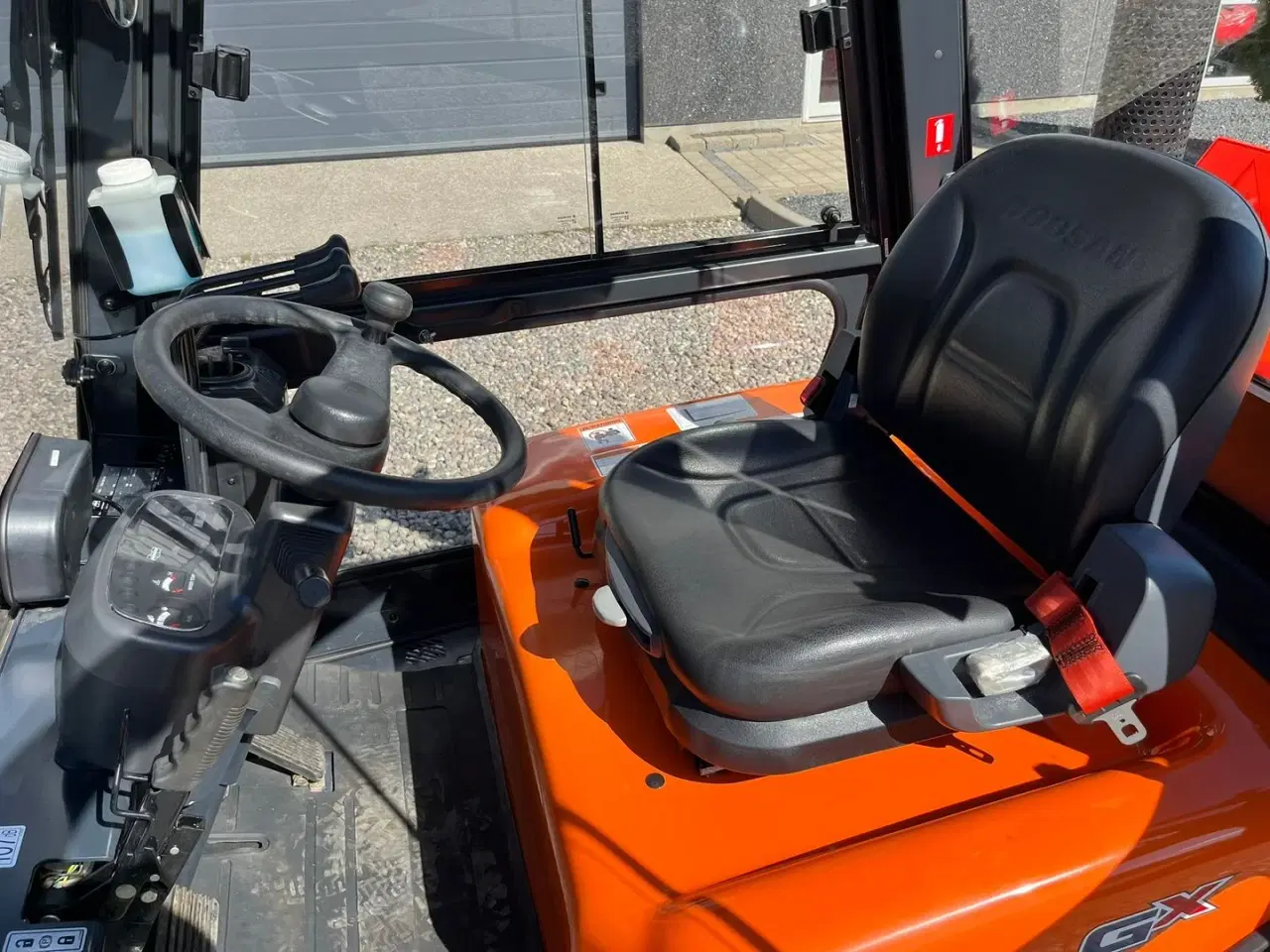 Billede 5 - Doosan D30 G med kabine og KUN 57 TIMER FRA NY, MED TIME GARENTI