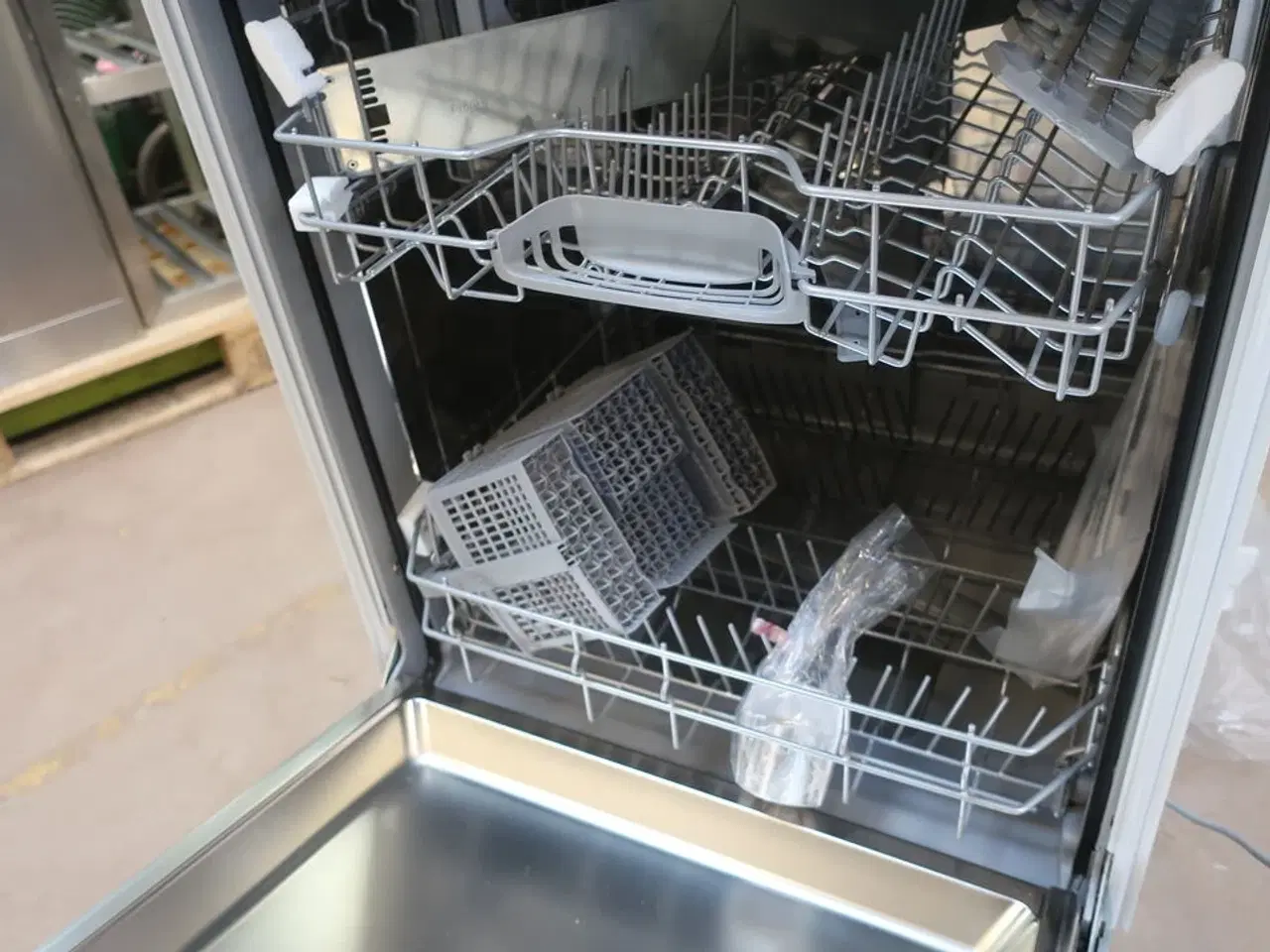 Billede 4 - Integreret opvaskemaskine BLAUPUNKT 5VH5X01ITE/40
