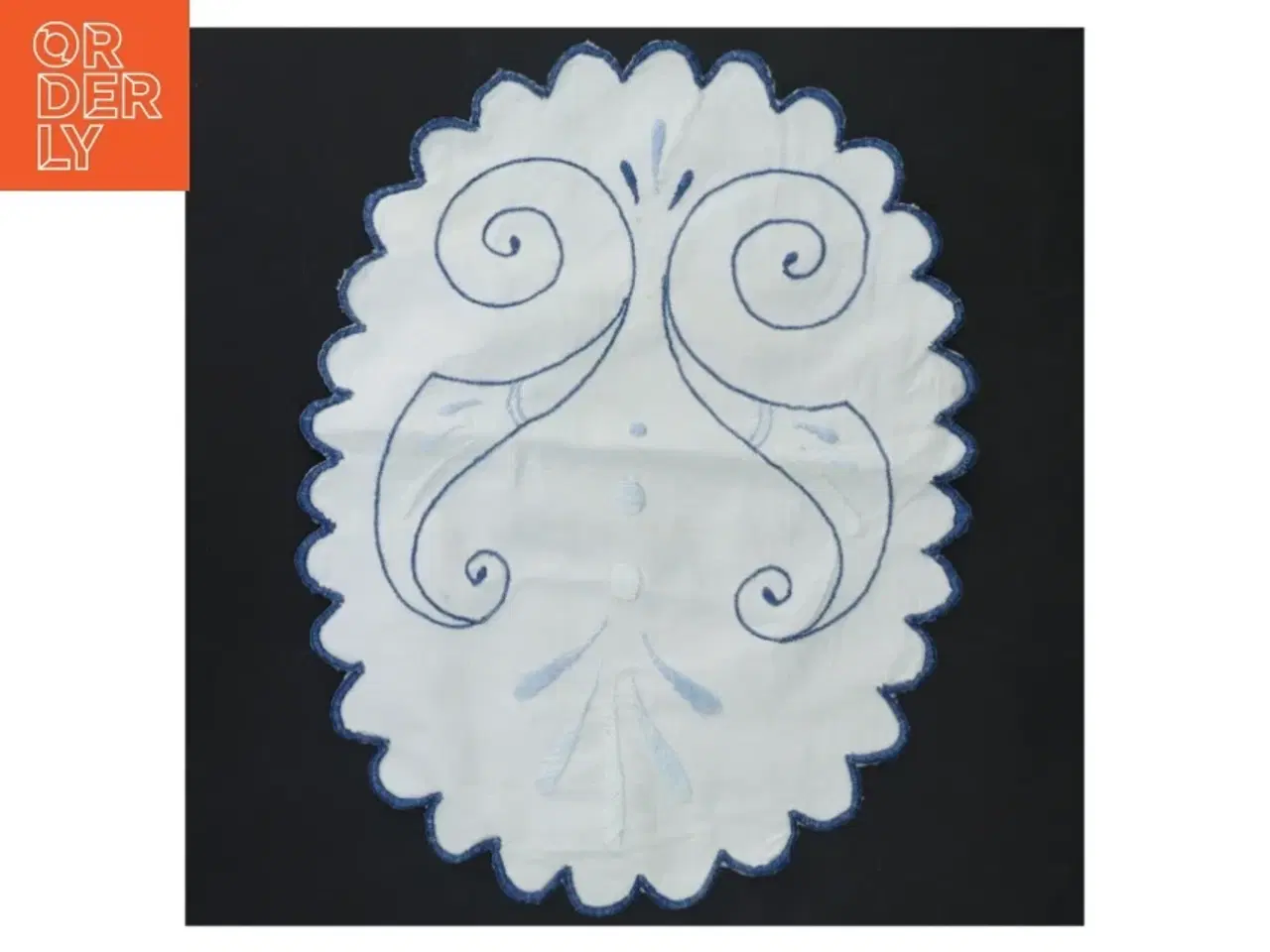 Billede 1 - Bordløber med broderi (str. 27x21 cm)