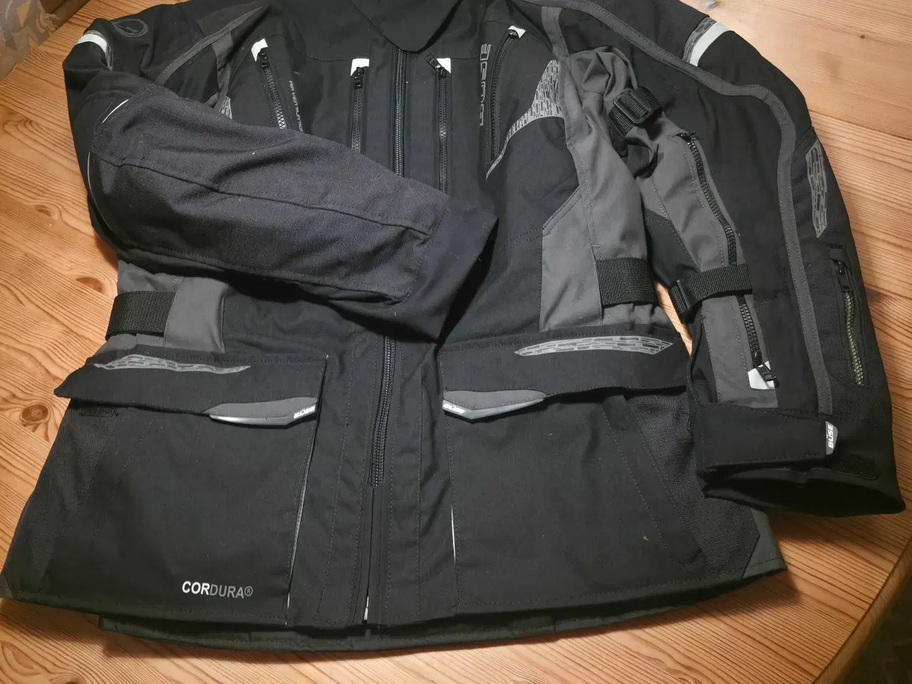 Billede 1 - MC Dametøj - Büse Nero str. 44