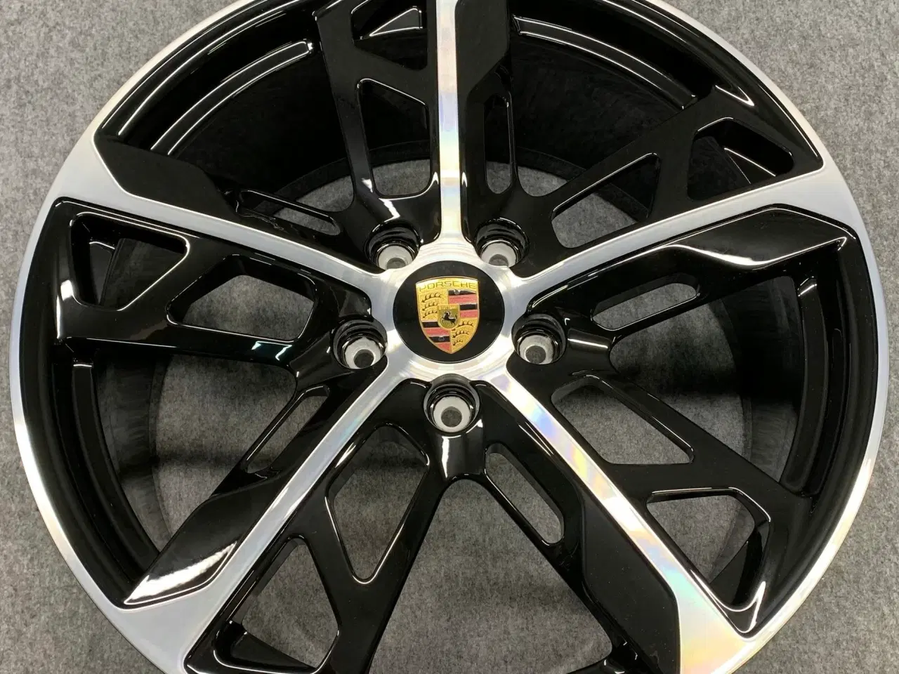 Billede 1 - PORSCHE TAYCAN MISSION E 9J1 9,5J og 11,5J x 21"