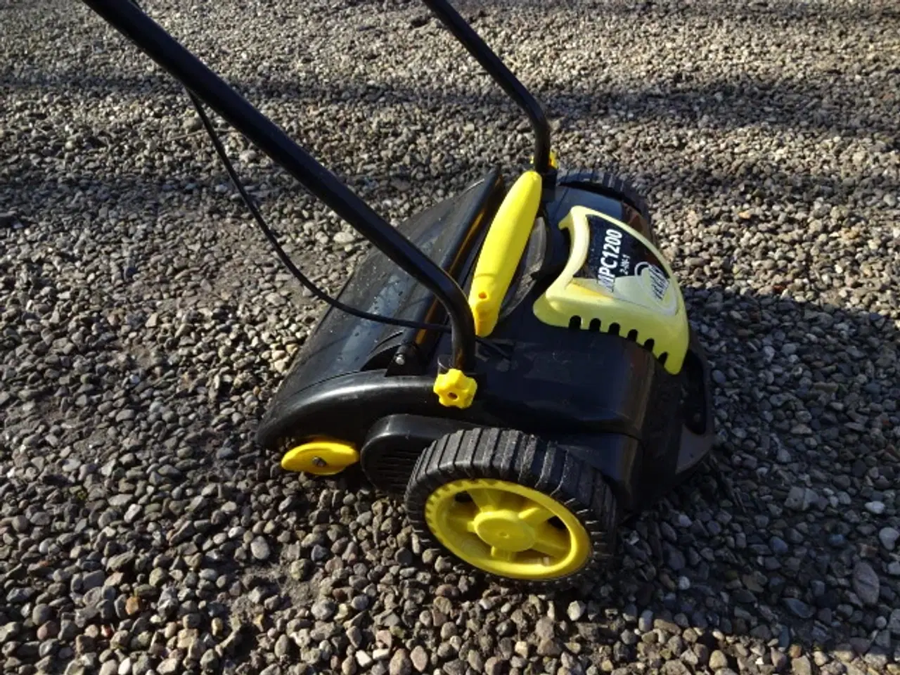 Billede 5 - Vertikalskærer / mosfjerner / plænelufter