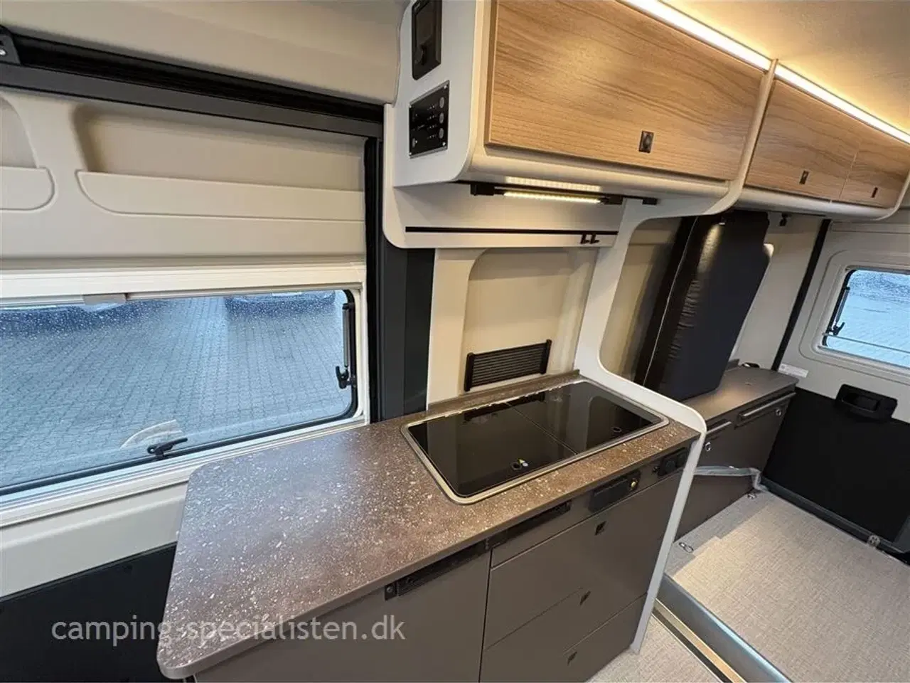 Billede 9 - 2026 - Bürstner B66 C 600 m. automatgear   NYHED! Bürstner B66 C 600 2026 - kampagne model  Aut gear 140 HK kan ses hos Camping-Specialisten.dk