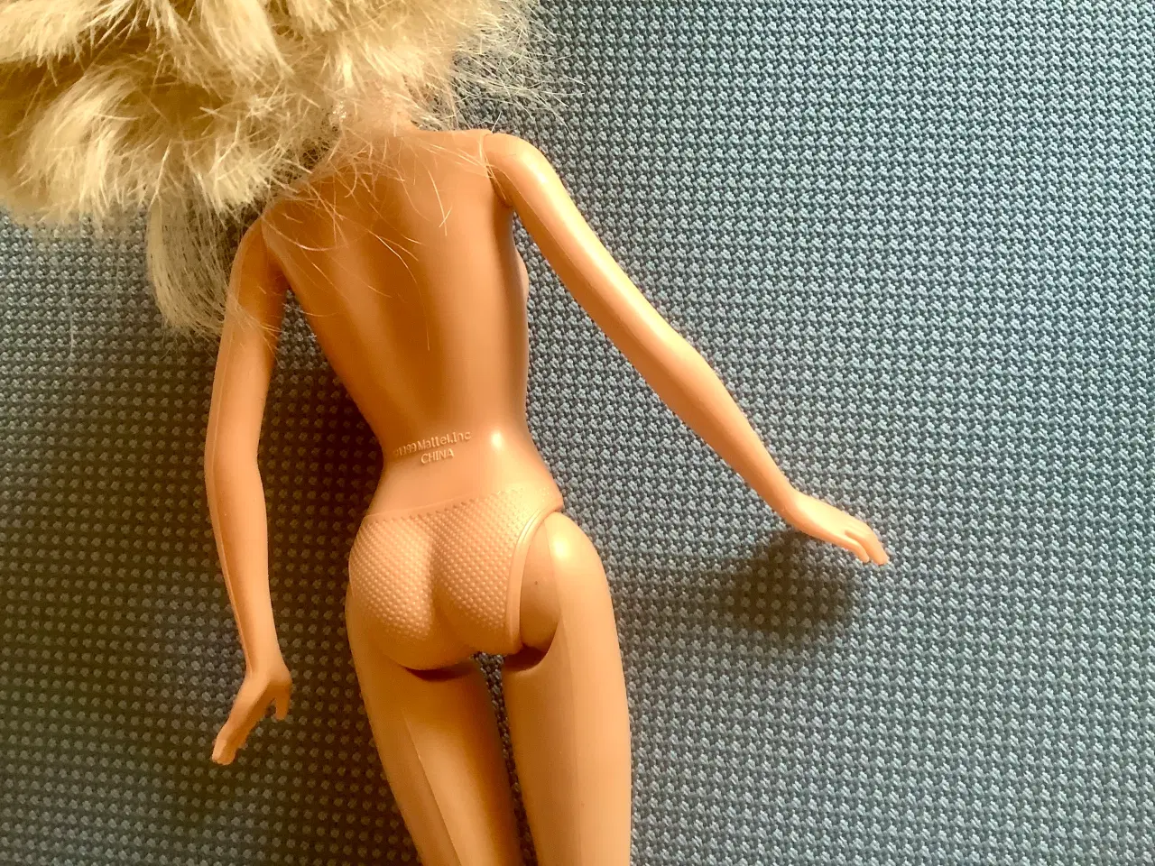 Billede 13 - Smuk askeblond Barbie med original Barbie kjole.