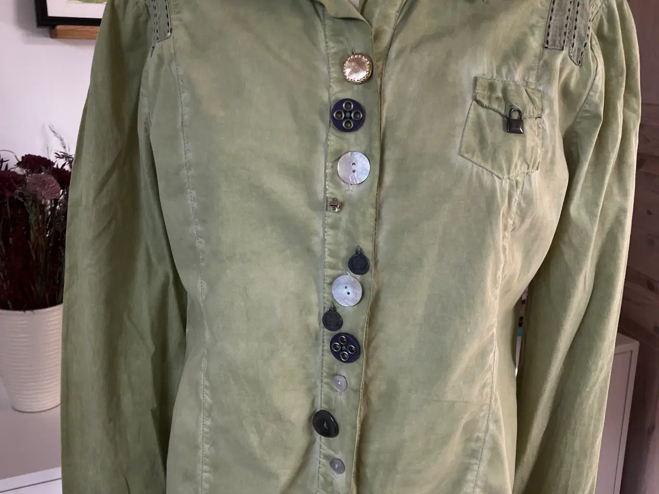 Billede 1 - Farverig grøn skjorte flotte knapper fra PIRO/L