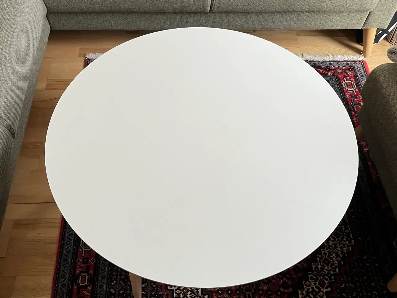 Billede 1 - Sofabord med praktisk hylde