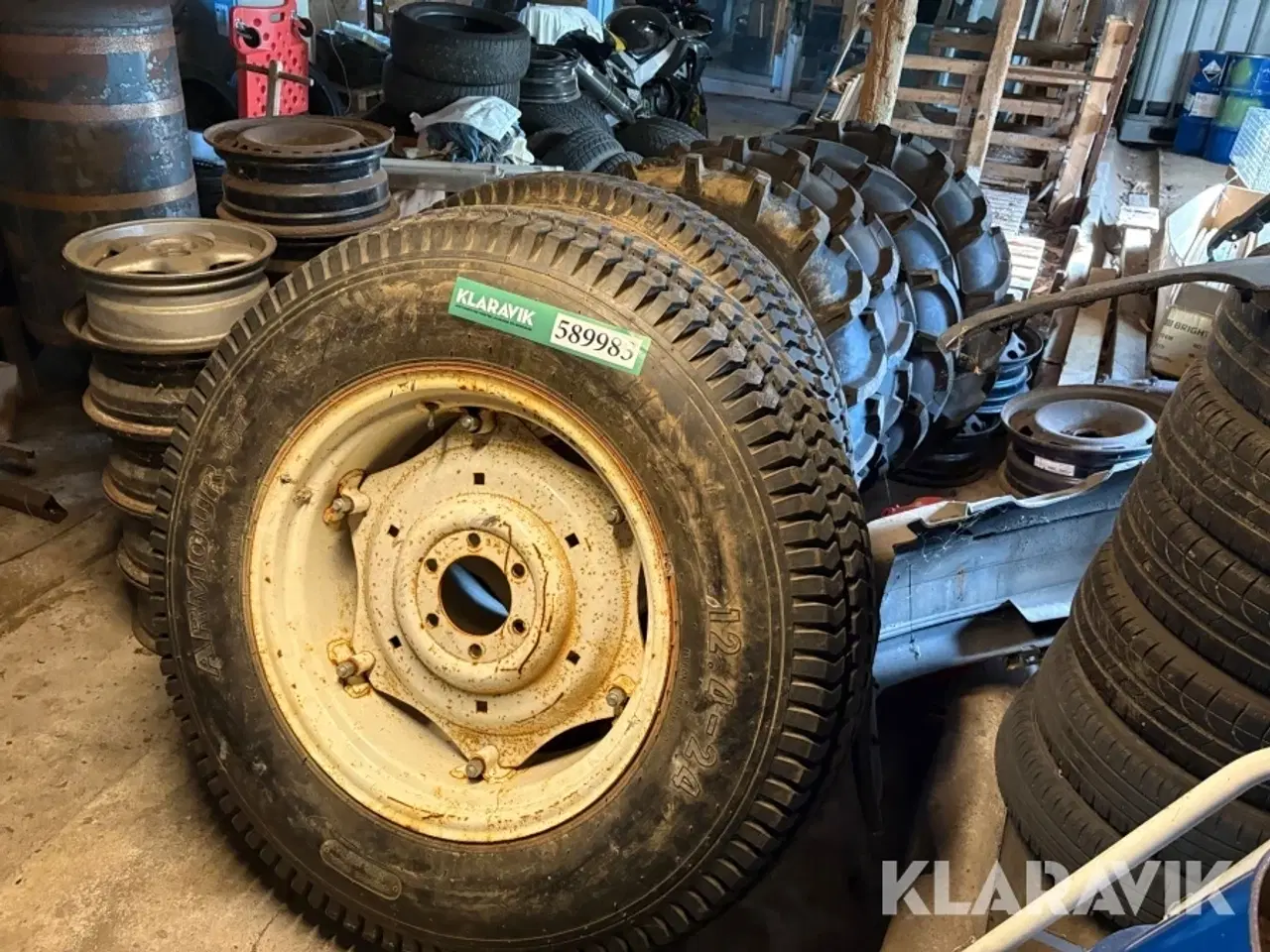 Billede 1 - Traktordæk Armour på fælge - 2 stk