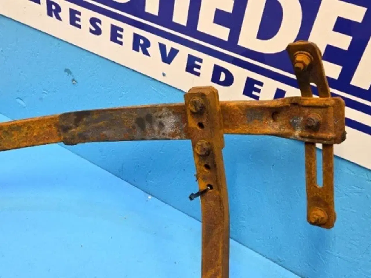 Billede 8 - Case Maxxum 150 Hjulskærm Beslag R.  47802224