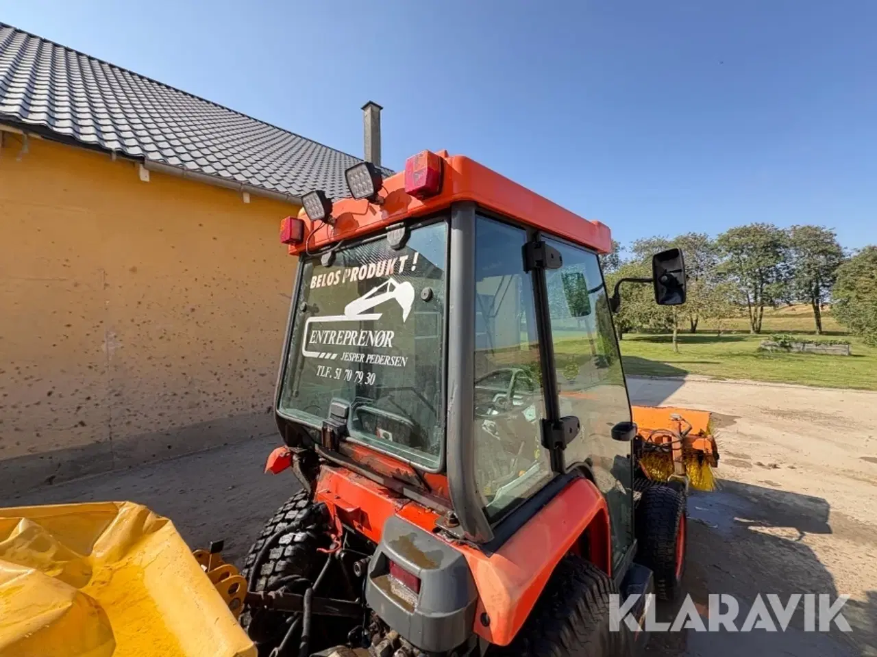 Billede 12 - Traktor Kubota STV36 med kost og spreder