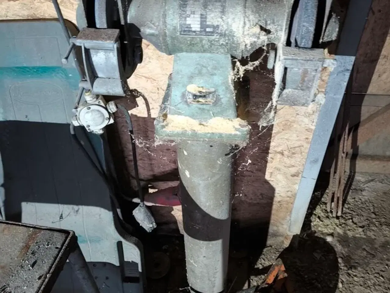 Billede 4 - Bænksliber samt buk og bord