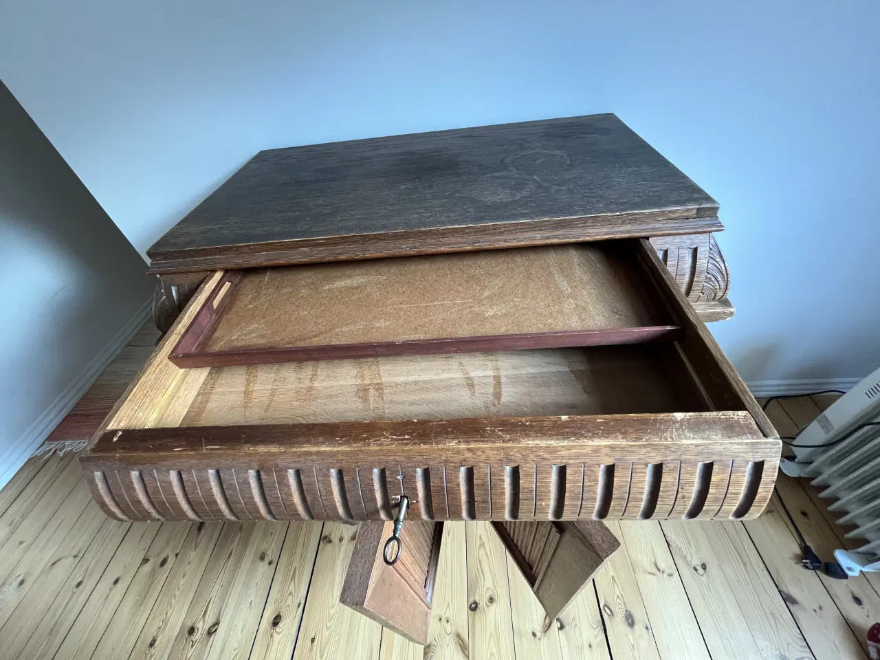 Billede 6 - Charmerende antikt skab