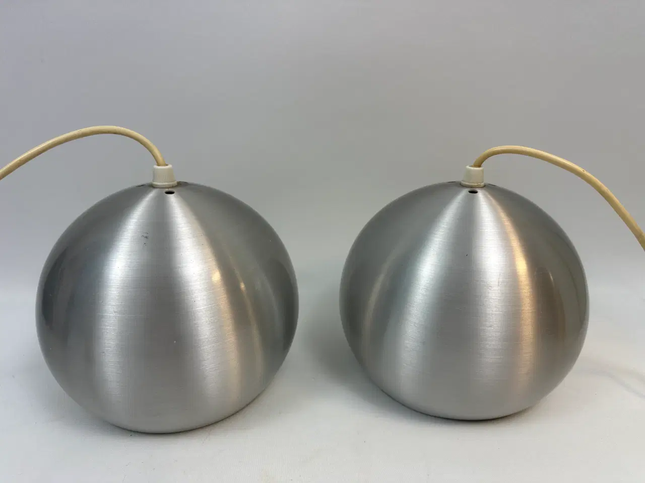 Billede 1 - 2 stk. kuglependler i chrome (retro)