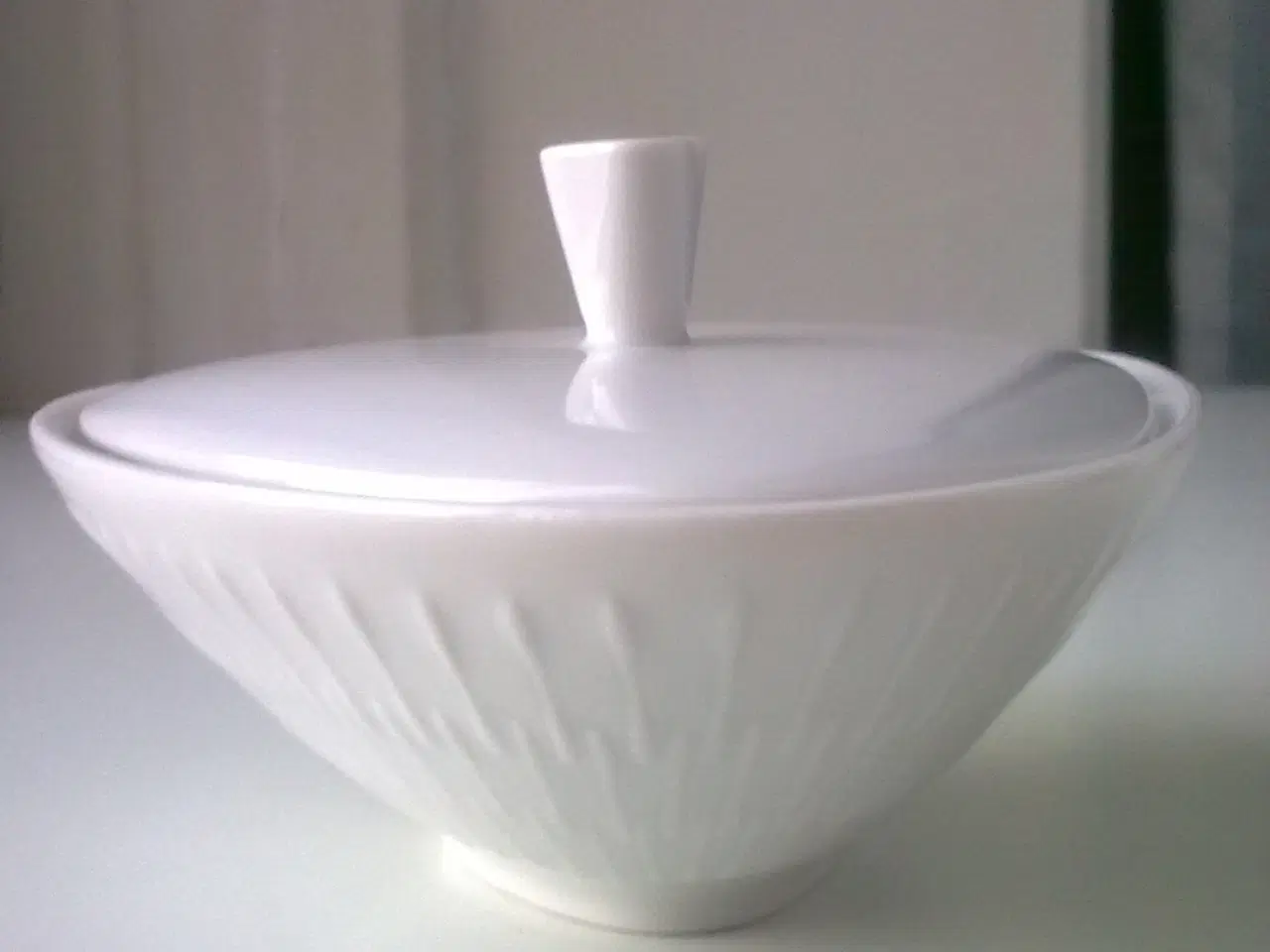 Billede 2 - Relief krukke m låg HVID retro design porcelæn