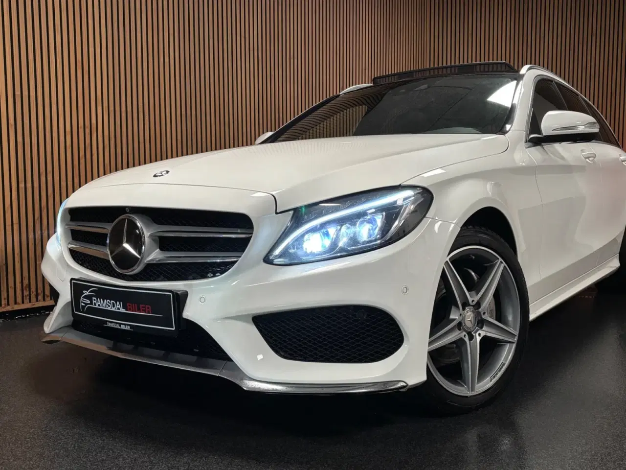 Billede 2 - Mercedes C220 d 2,2 AMG Line stc. aut.