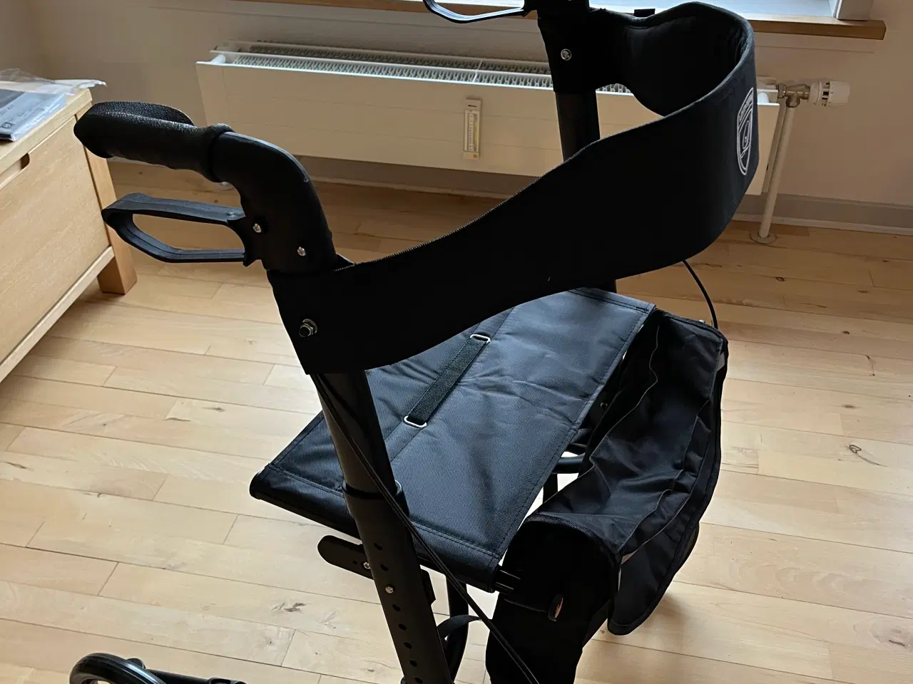 Billede 2 - Letvægts sammenklappelig rollator