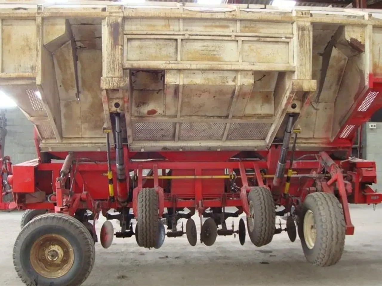 Billede 2 - Komarno Stor 6 rækket lægger, med 6 tons tank.