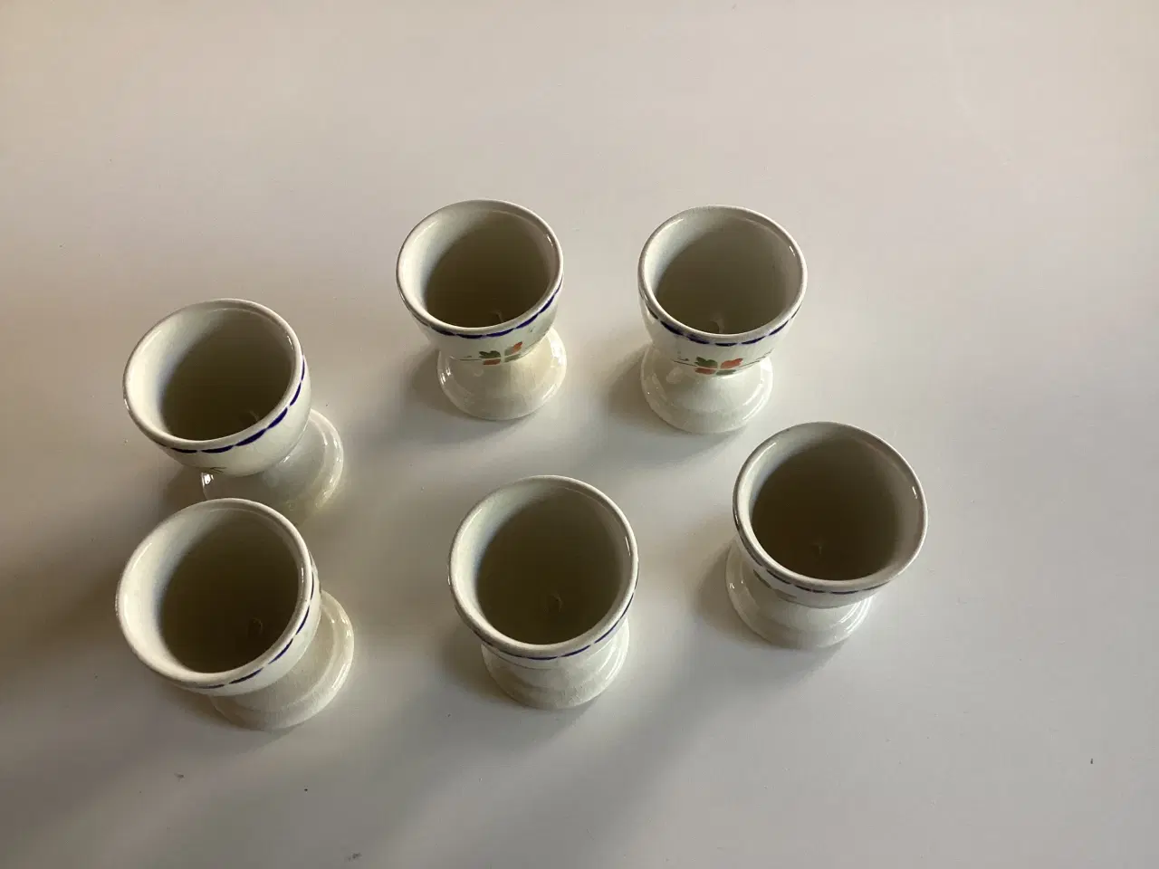 Billede 3 - 6 stk æggebæger Aluminia blå drue 