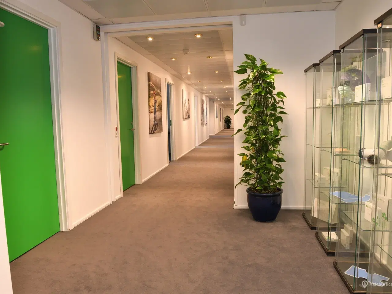 Billede 2 - Flerbrugerejendom m. kantine. reception og gratis parkering