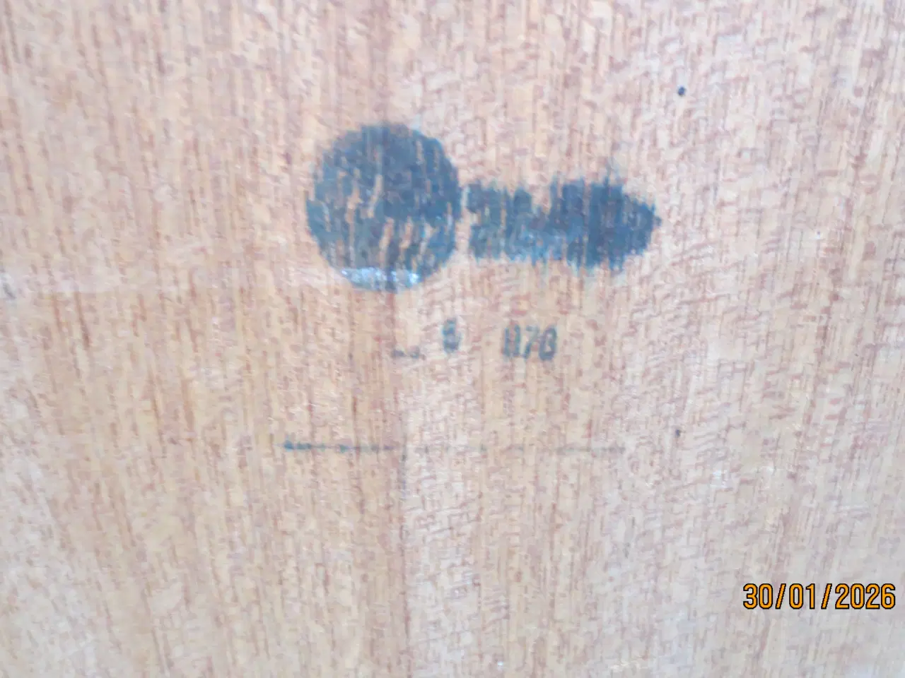 Billede 4 - 1 stk Skab med 2 låger og hylder