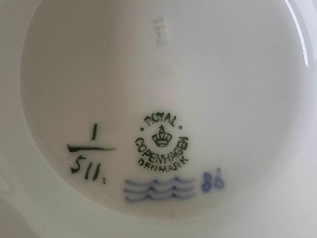 Billede 7 - Skål på fod, musselmalet halvblonde, Kgl. Porcelæn