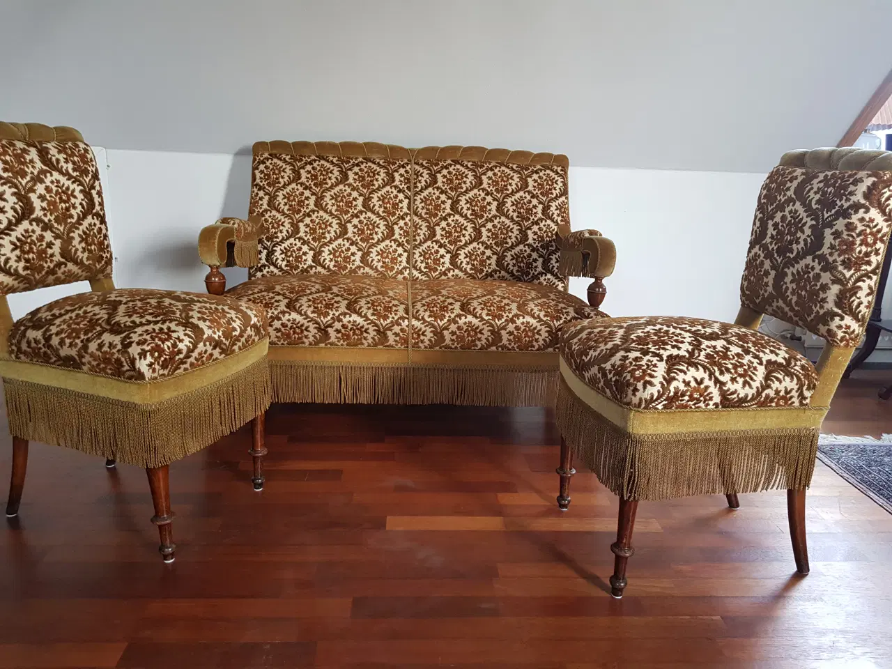 Billede 2 - Sofagruppe med 2 stole i gul/grøn velour og frynse