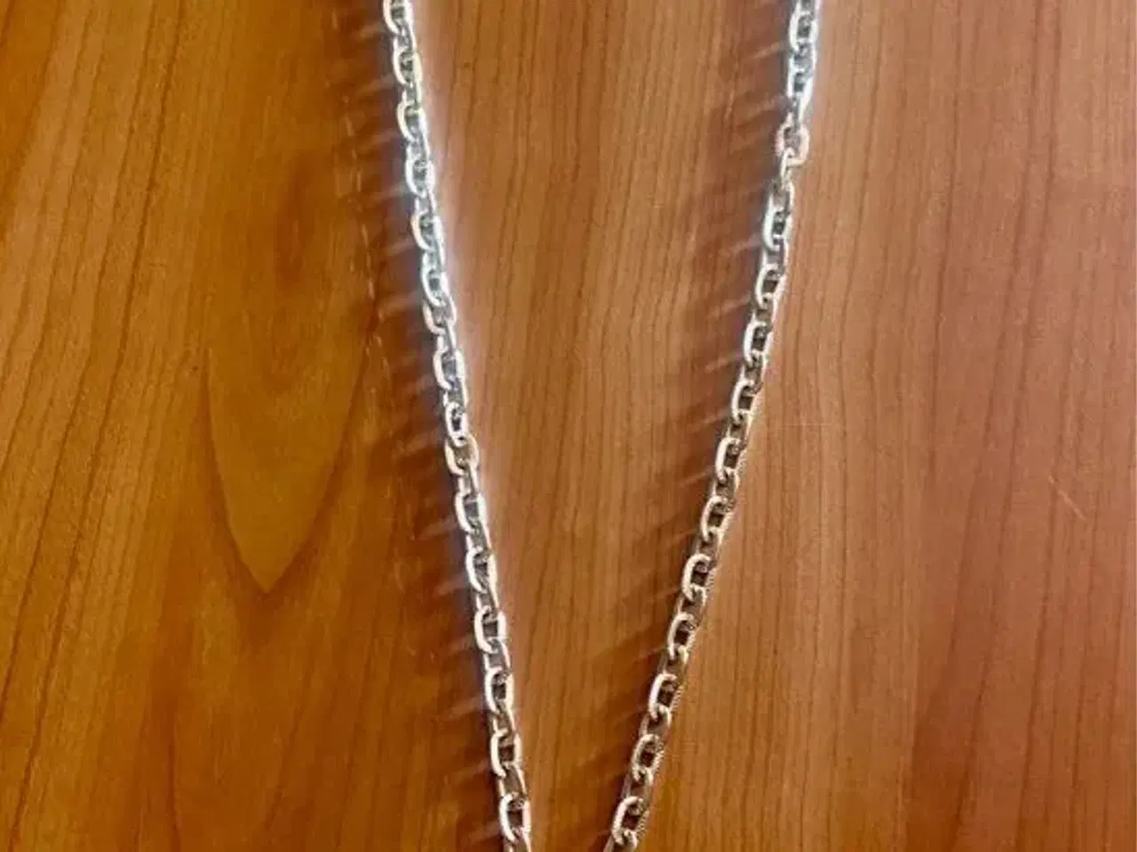 Billede 1 - Guldfarvet halskæde til salg