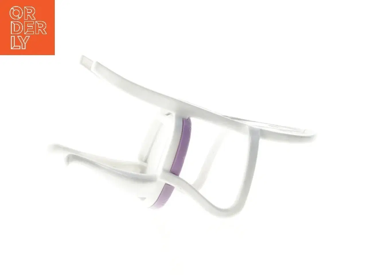 Billede 2 - Plastikstol til dukkehus (str. Højde 14 cm)