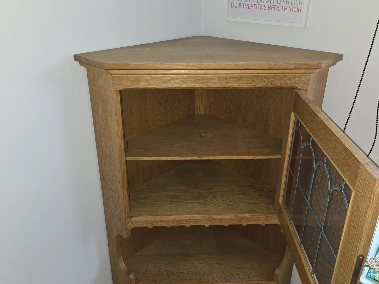 Billede 4 - Hjørneskab med 2 skabe