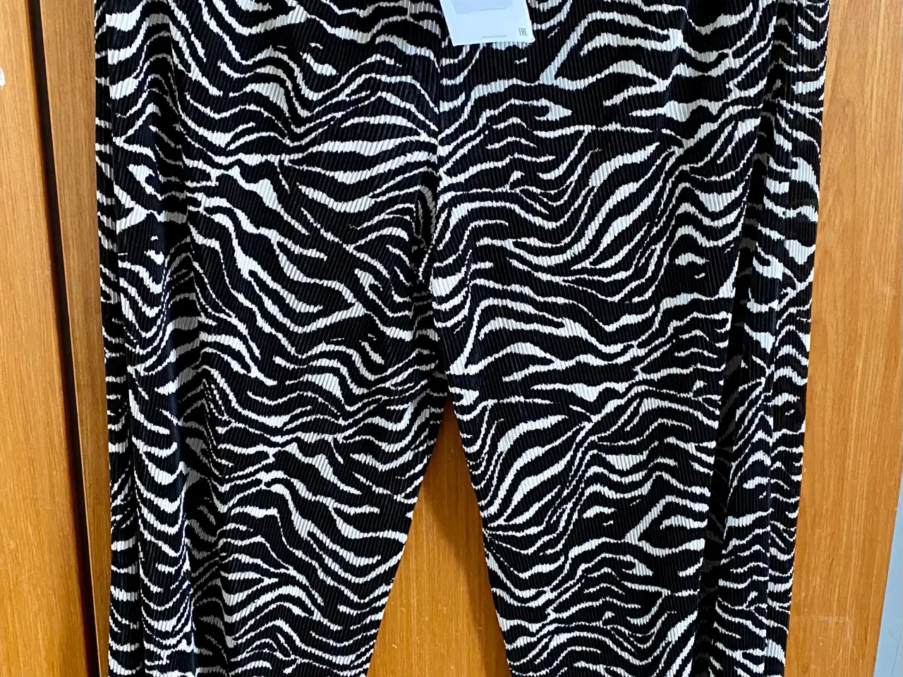 Billede 2 - Ny bukser og bluse fra Zara i str. L