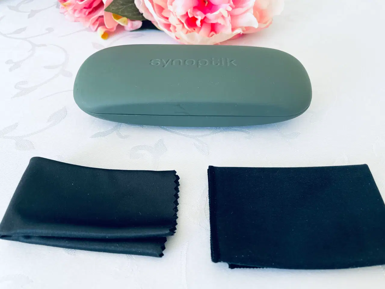 Billede 8 - Brille etui og 2 x ubrugte pudseklude 