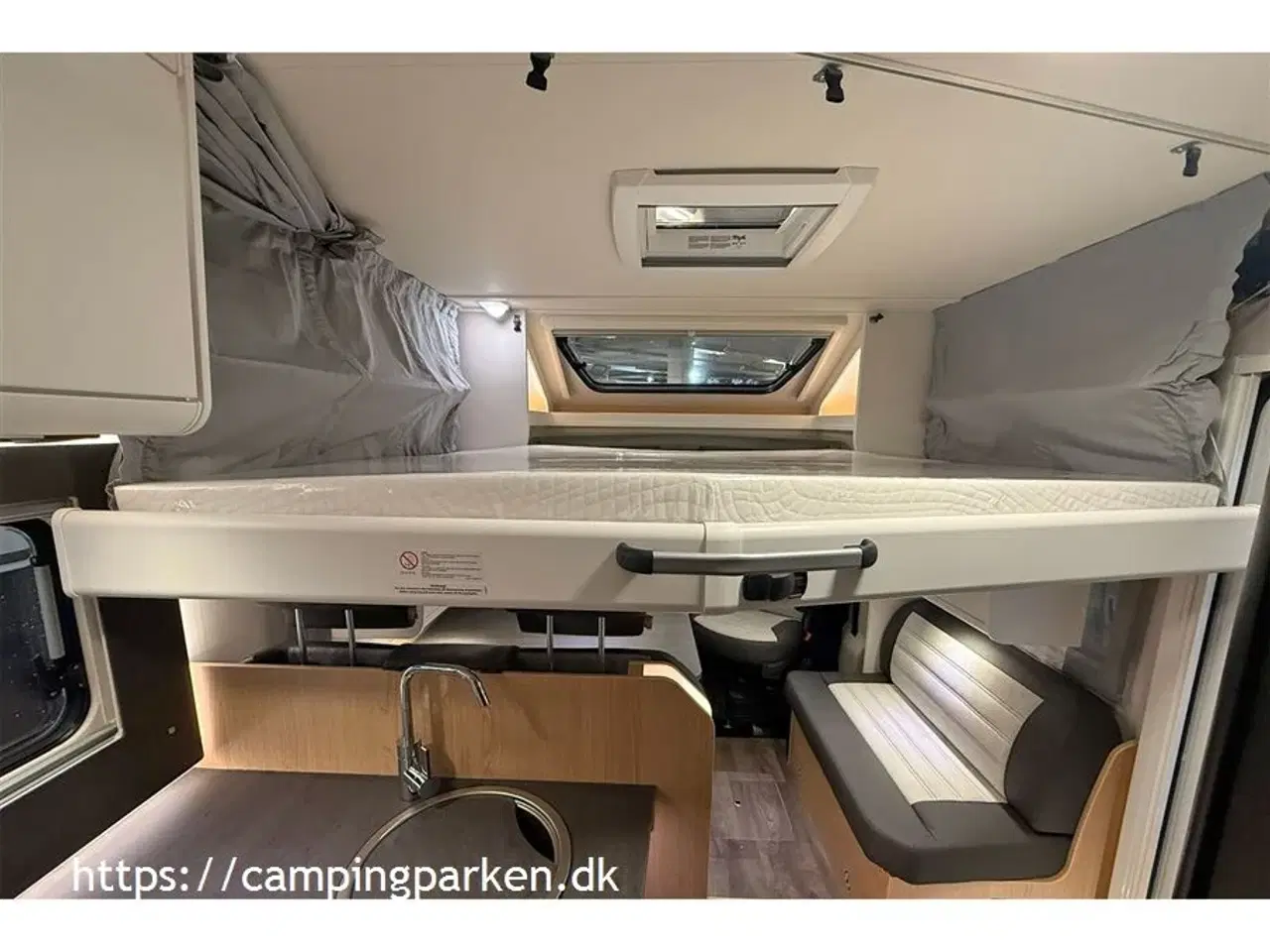 Billede 5 - 2026 - SunLight   Sunlights populære model med enkeltsenge, Adaptiv fartpilot, automatgear og sænkeseng