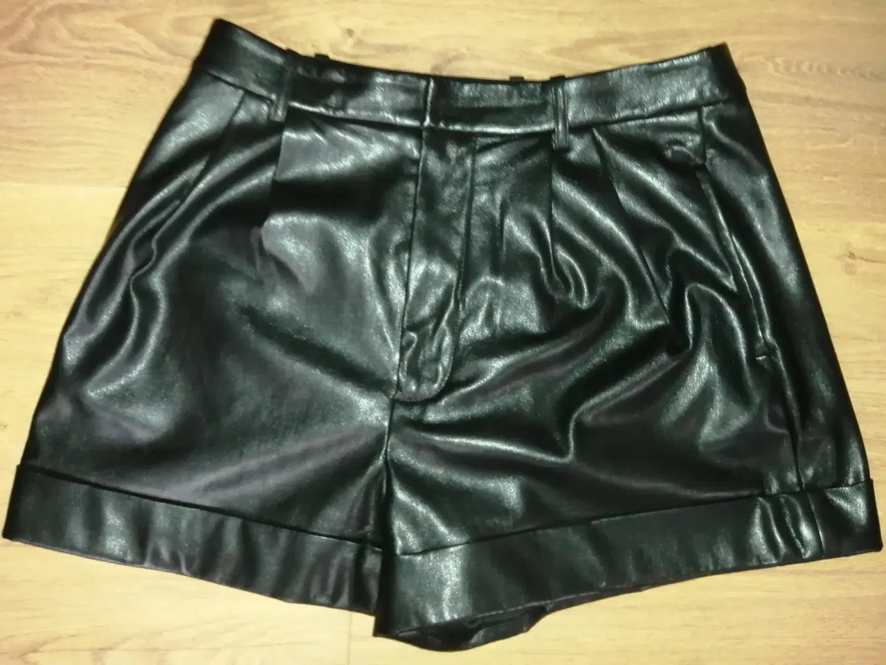 Billede 1 - ALICE + OLIVIA LAMMESKINDS SHORTS, STR. 38, SOM NY
