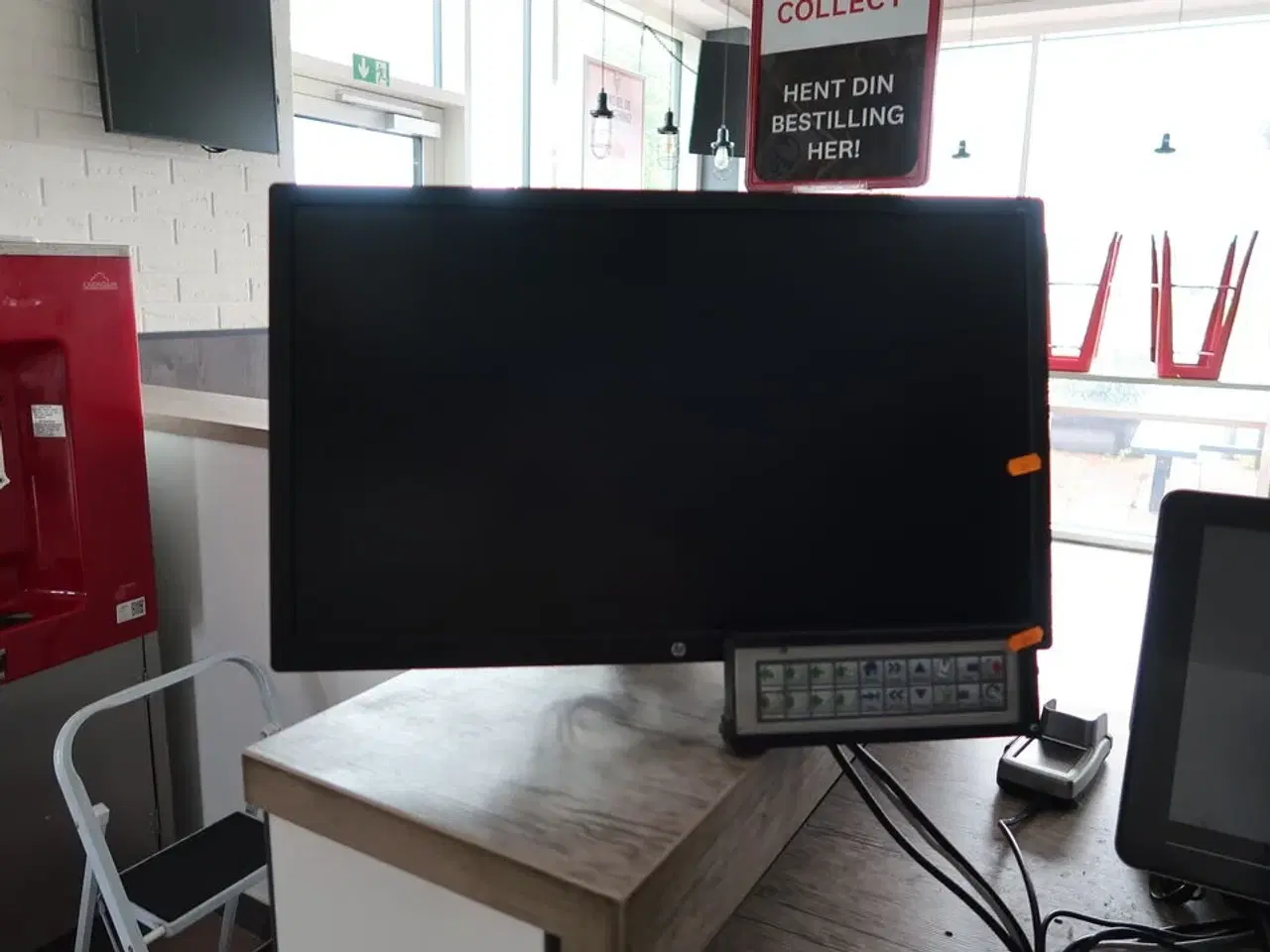 Billede 6 - Kasseapparat CBE med bonprinter, pengeskuffe, computerskærm m.m.