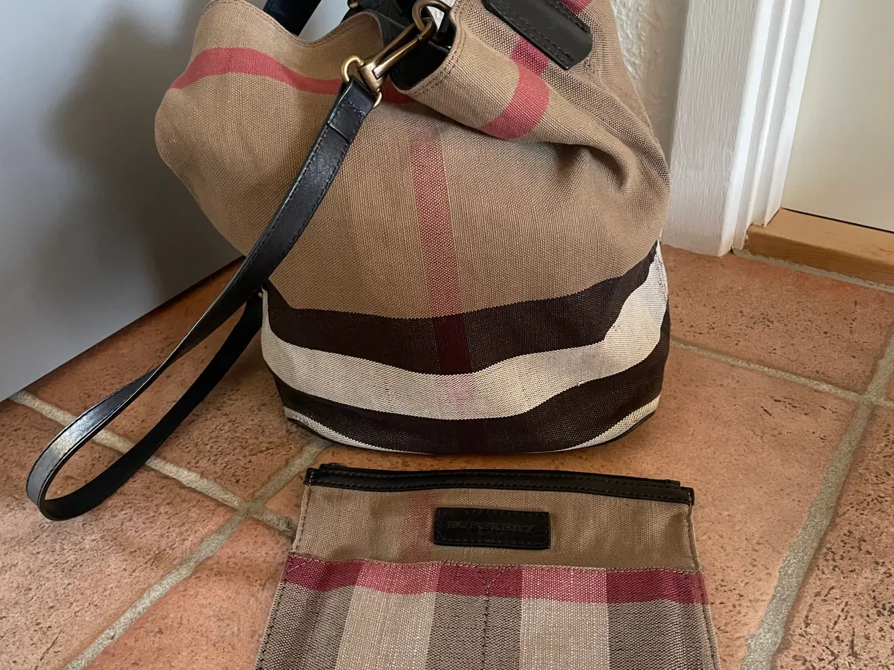Billede 2 - Burberry kanvas taskr