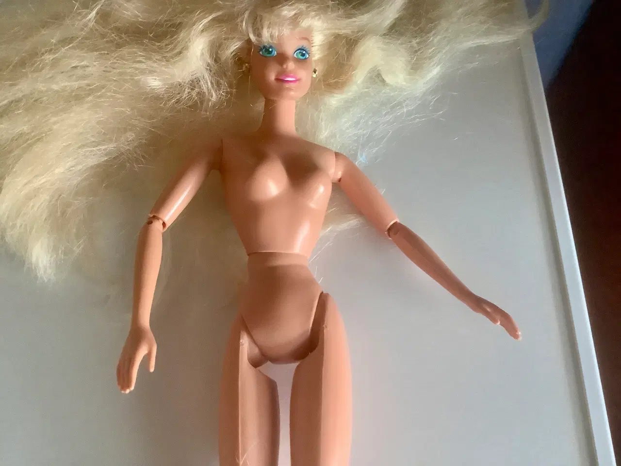 Billede 11 - Barbie med langt blondt hår og blå øjne.