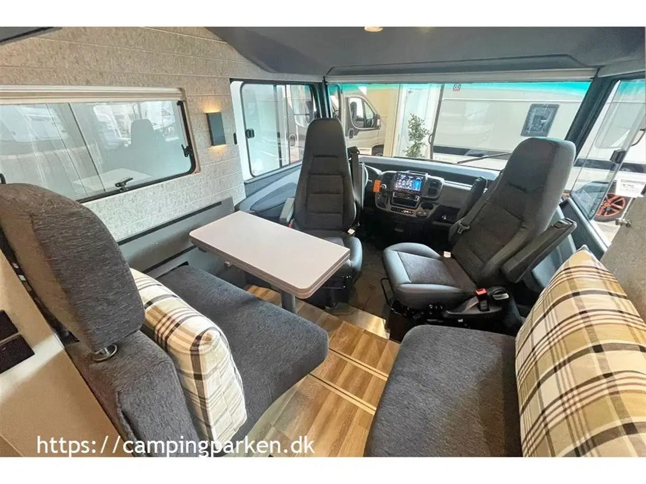 Billede 9 - 2025 - Niesmann+Bischoff iSmove 6.9E Aut. gear   Kvalitet og luksus i Limousineklassen!