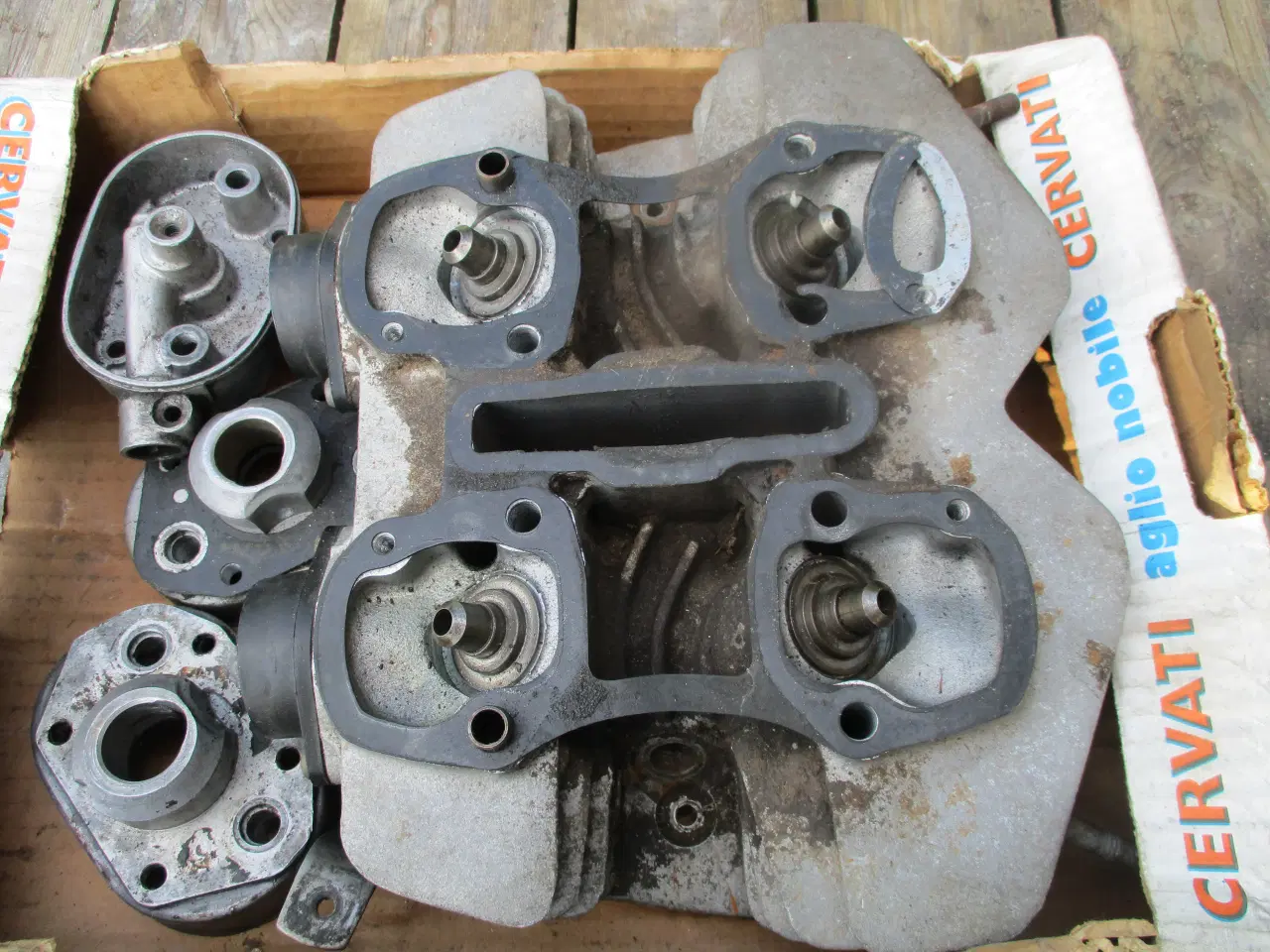 Billede 4 - Honda CB 350 Twin Tank, sideskjolde og mange dele