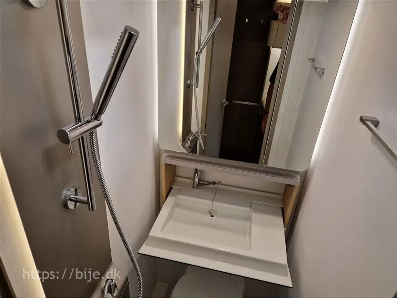 Billede 17 - 2023 - Adria Alpina 753 HK   Køb denne vogn og vælg mellem en gratis mover eller Isabella Capri telt