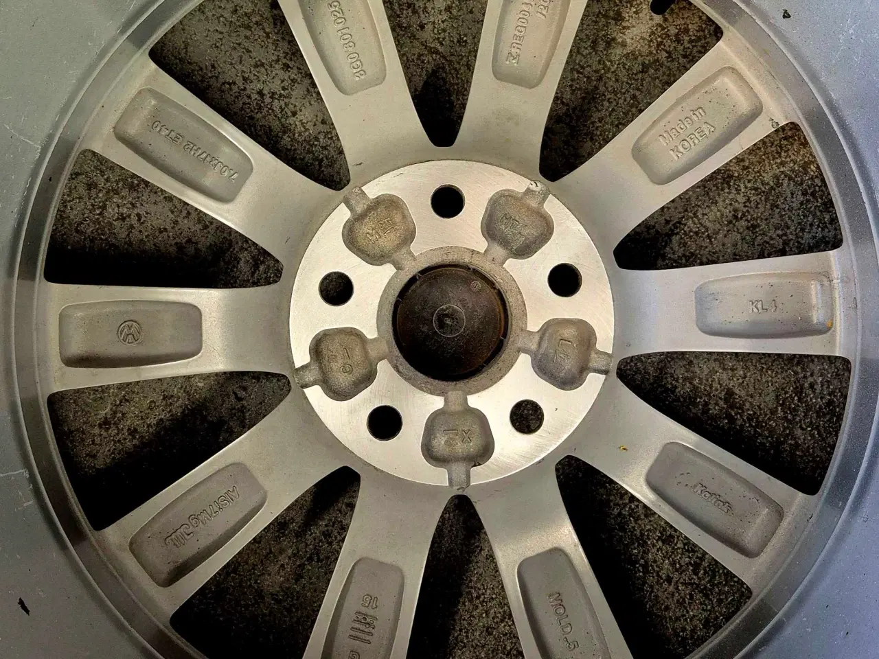 Billede 5 - VW "LONDON" MODEL ORIGINAL ALUFÆLGE MED SOMMERDÆK