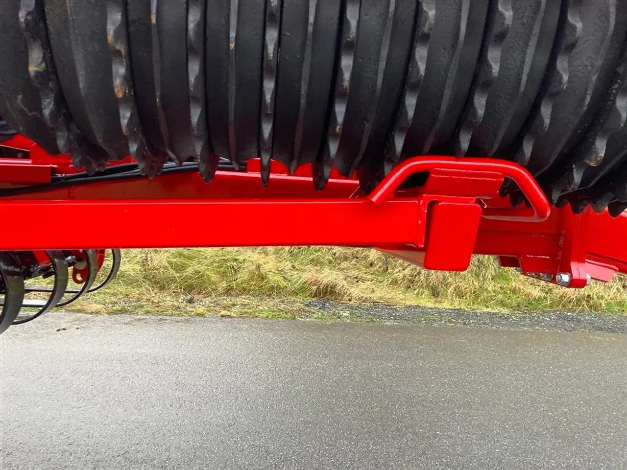 Billede 23 - HE-VA HE-VA TIP ROLLER 8.20 m. Spring-Active-Transfer System - som er en fjederaktiveret vægtoverføring.