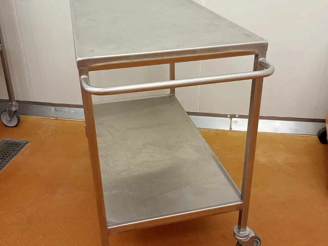 Billede 2 -  Bord på hjul.
