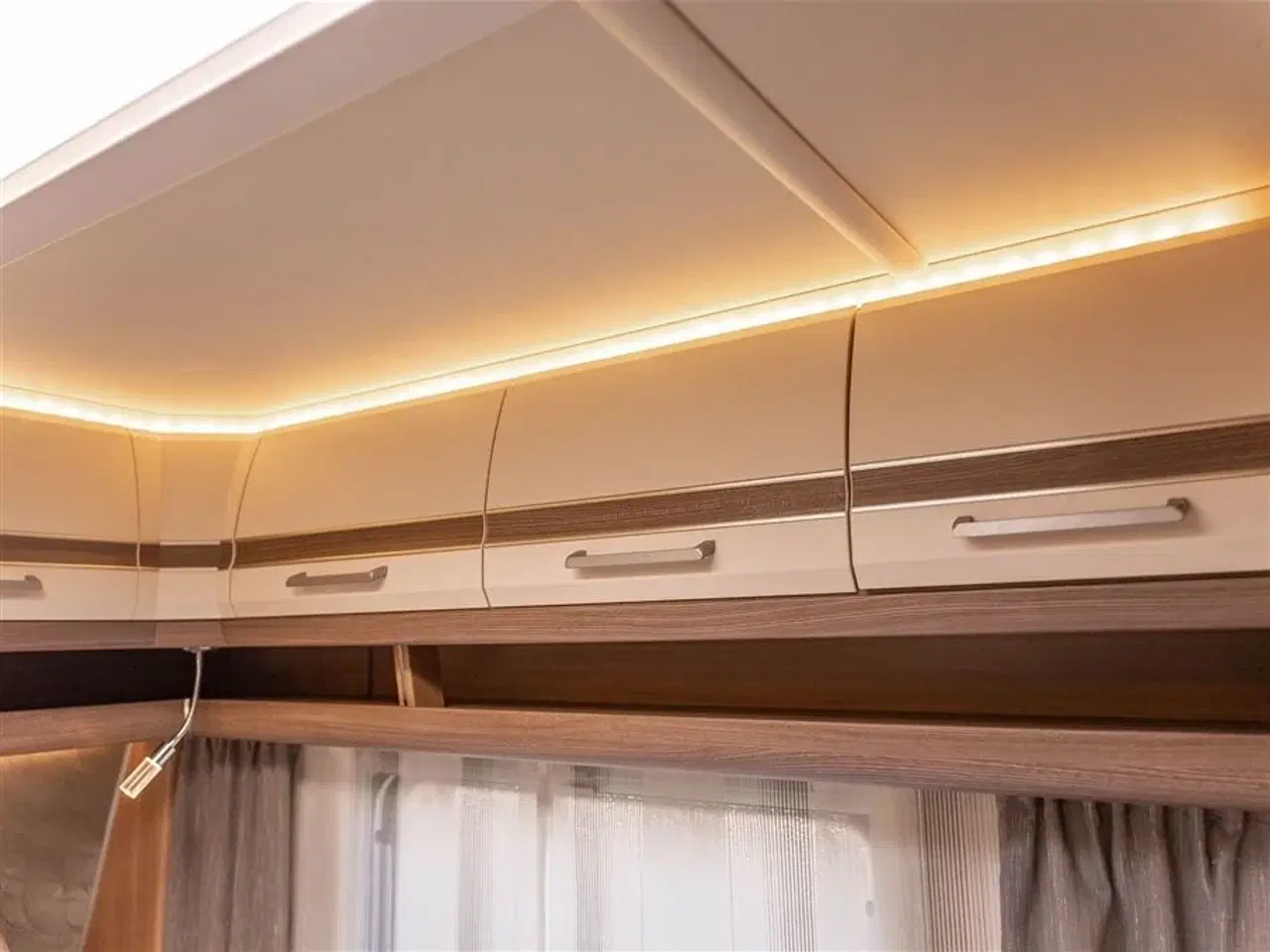 Billede 28 - 2016 - Fendt Bianco Selection 515 SG Rummelig kvalitetsvogn med enkeltsenge