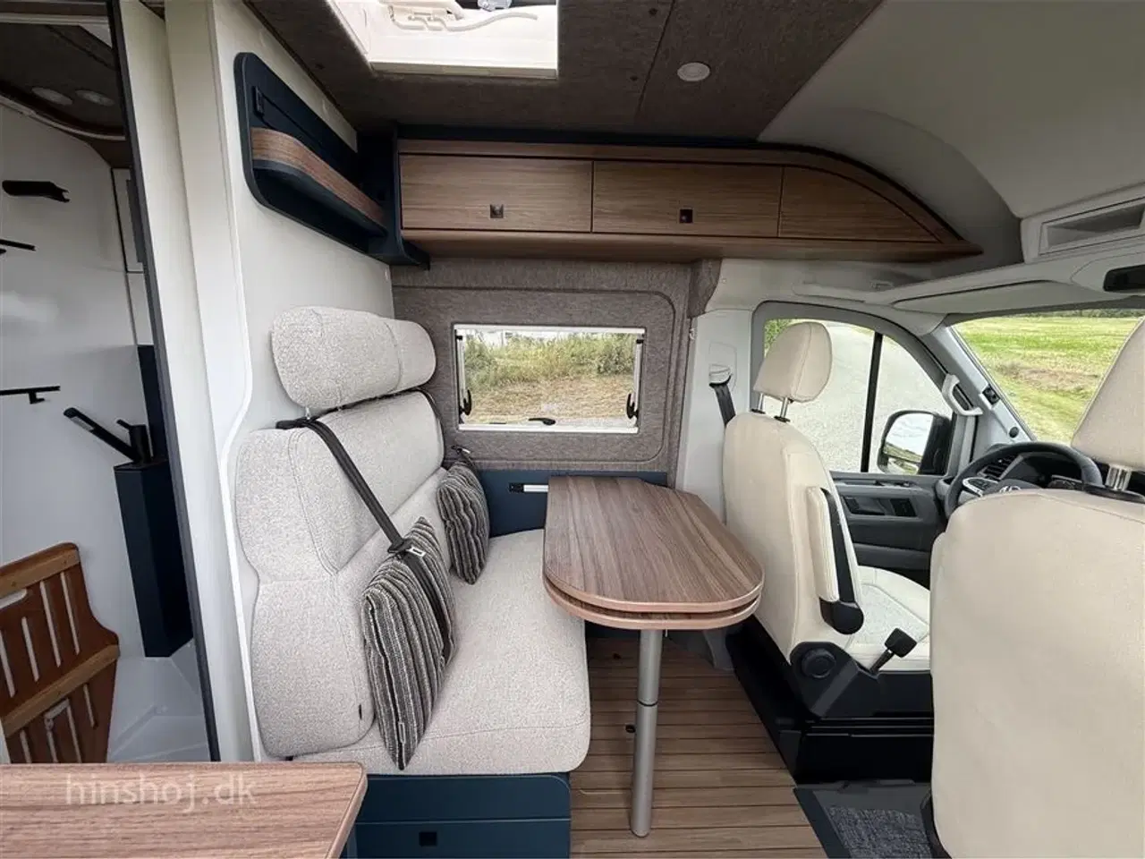 Billede 21 - 2025 - Eriba Car 600 Deep Ocean Blue Aut   Eksklusiv Campervan med automatgear og træk fra Hinshøj Caravan.